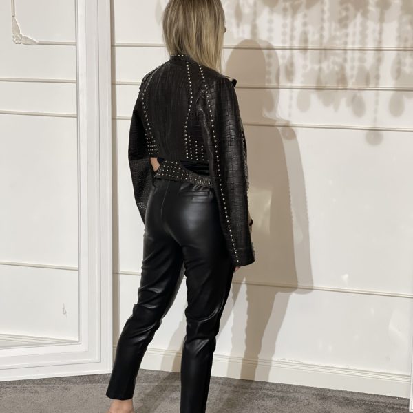 Jacheta dama, din piele cu capse metal decupată lateral - Anna Forgaci